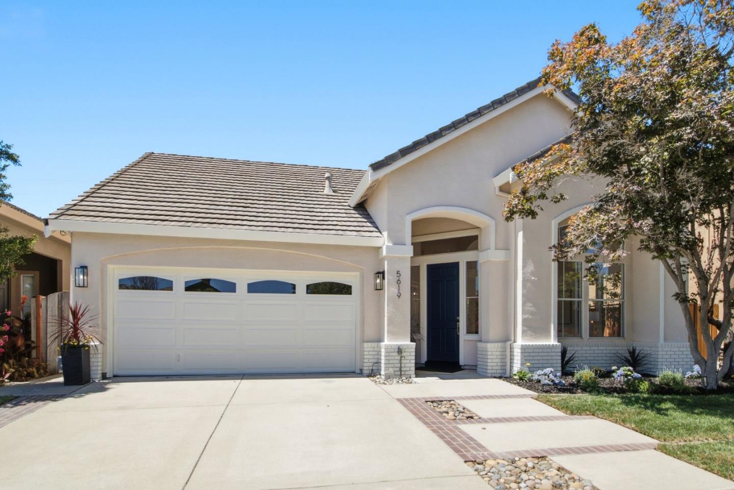 5619 Mireille DR