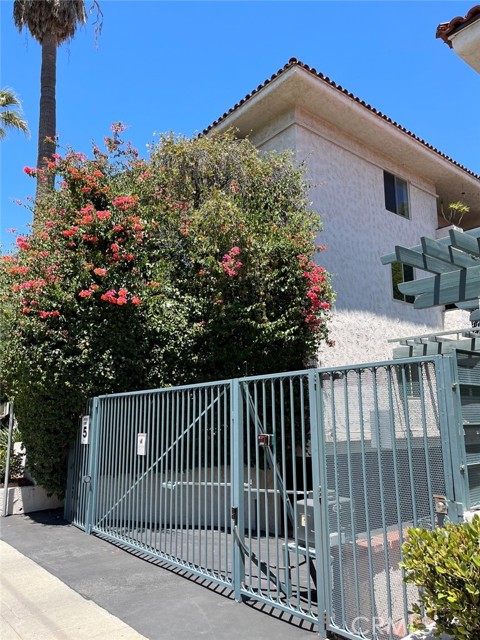 985 E California BLVD Unit: 307