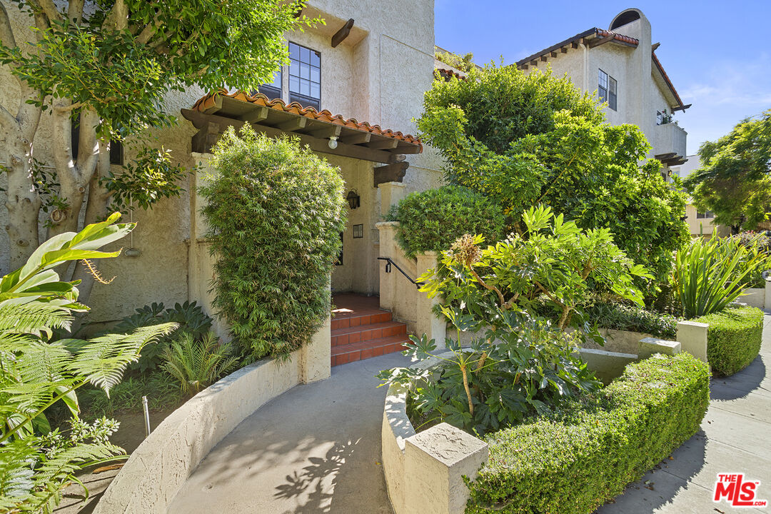 1110 S Shenandoah St Unit: 10