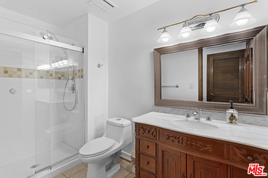 1110 S Shenandoah St Unit: 10