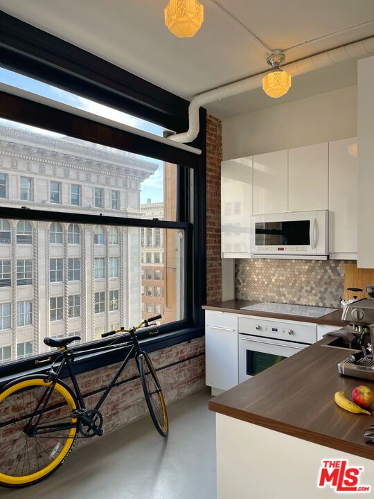 215 W 7th St Unit: 1111