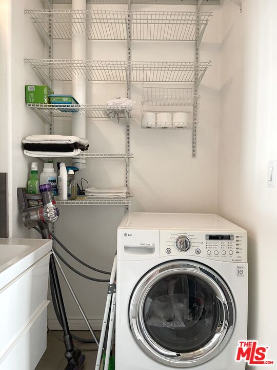 215 W 7th St Unit: 1111