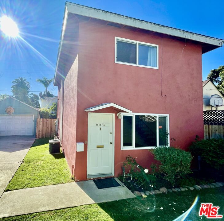 4215 1/2 Lincoln Ave