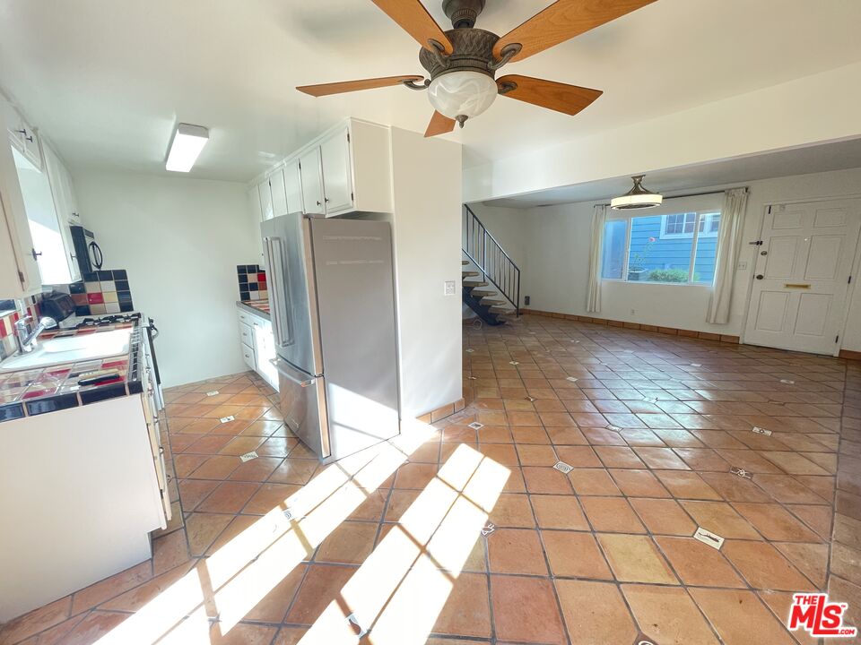 4215 1/2 Lincoln Ave