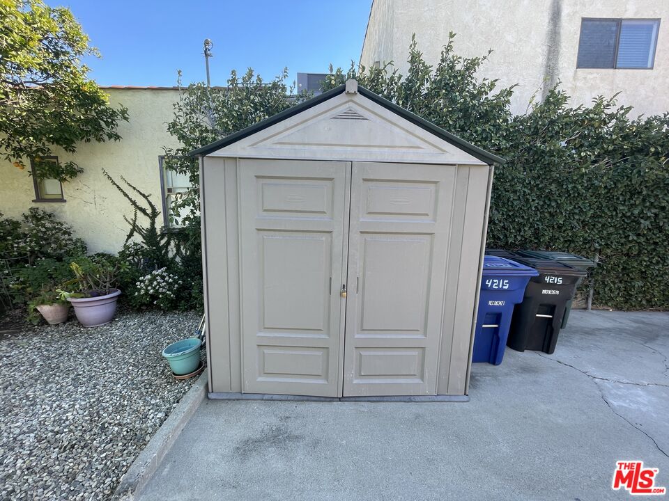 4215 1/2 Lincoln Ave