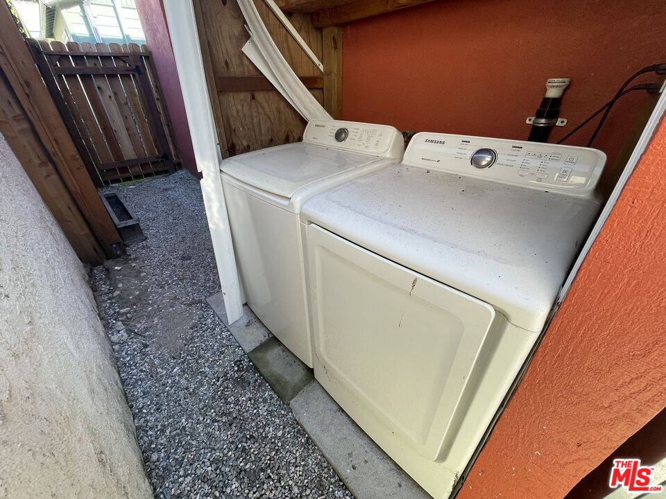 4215 1/2 Lincoln Ave