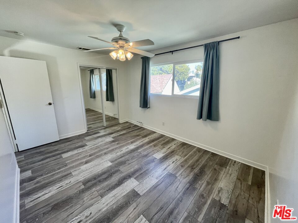 4215 1/2 Lincoln Ave