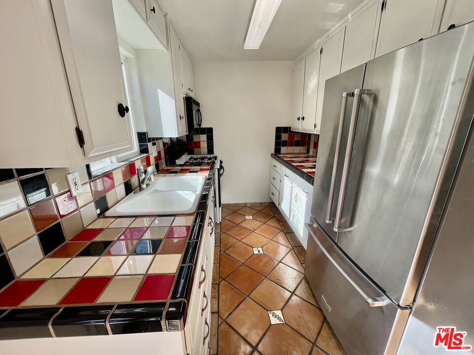 4215 1/2 Lincoln Ave