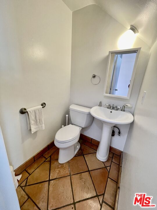 4215 1/2 Lincoln Ave