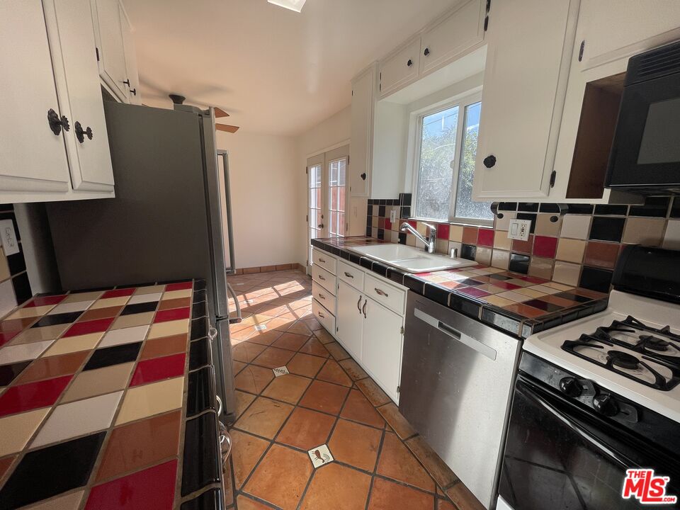 4215 1/2 Lincoln Ave