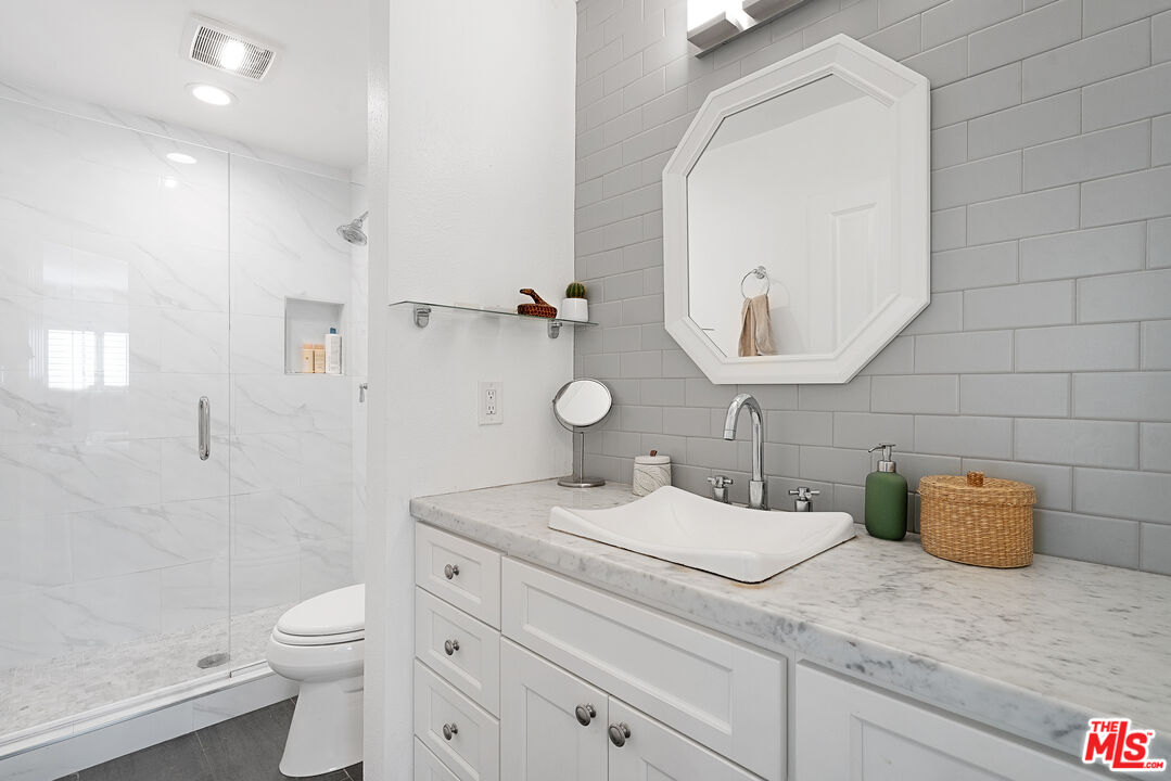 1239 23rd St Unit: 3