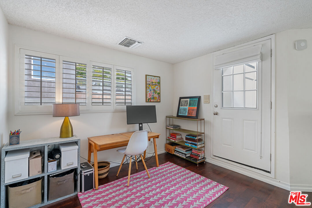 1239 23rd St Unit: 3