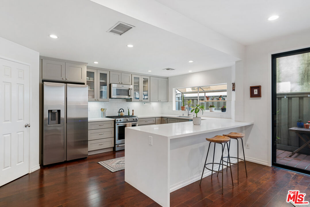 1239 23rd St Unit: 3