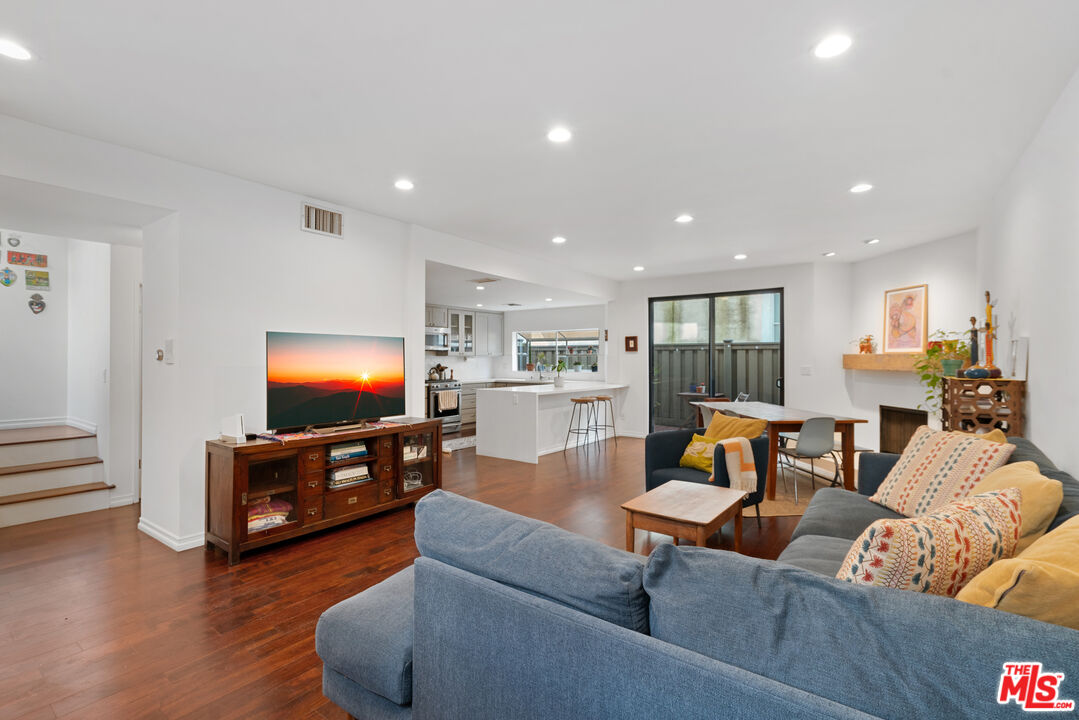 1239 23rd St Unit: 3