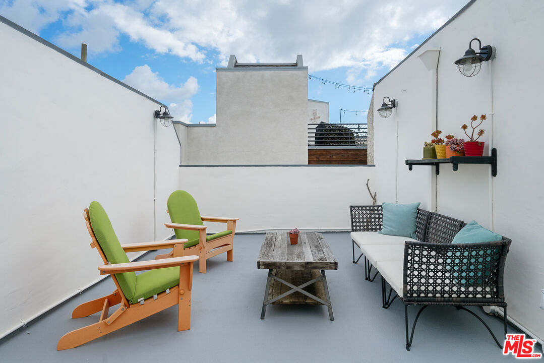 1239 23rd St Unit: 3