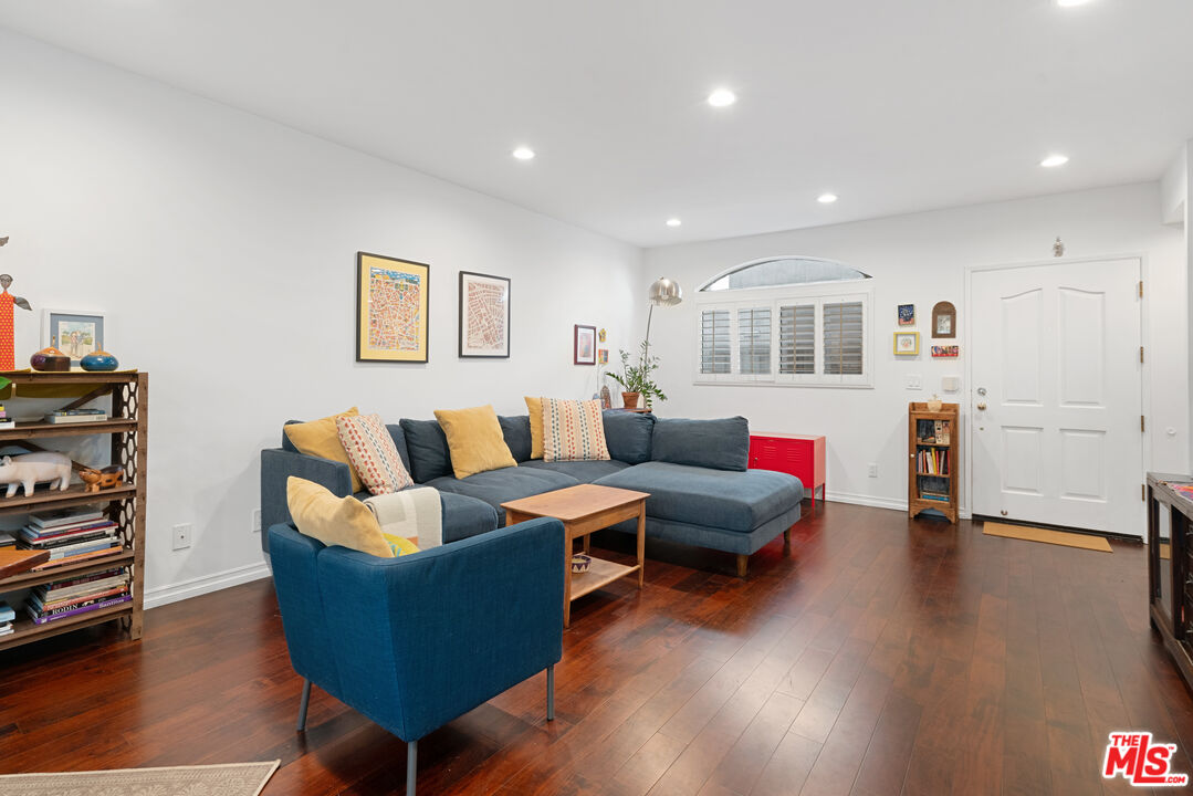 1239 23rd St Unit: 3