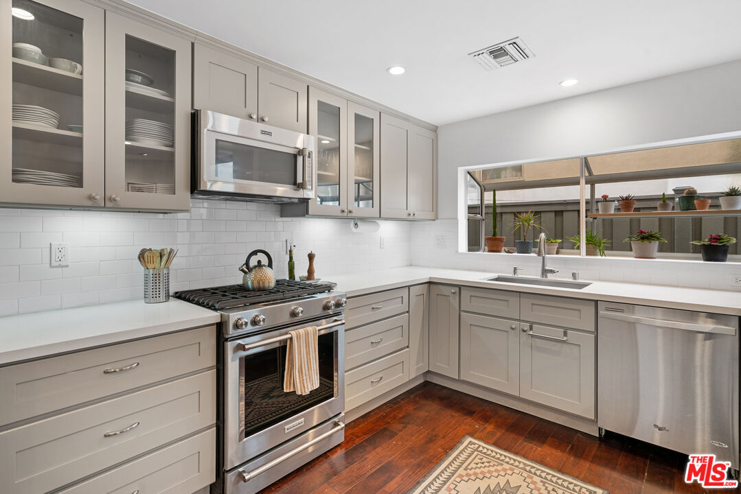 1239 23rd St Unit: 3