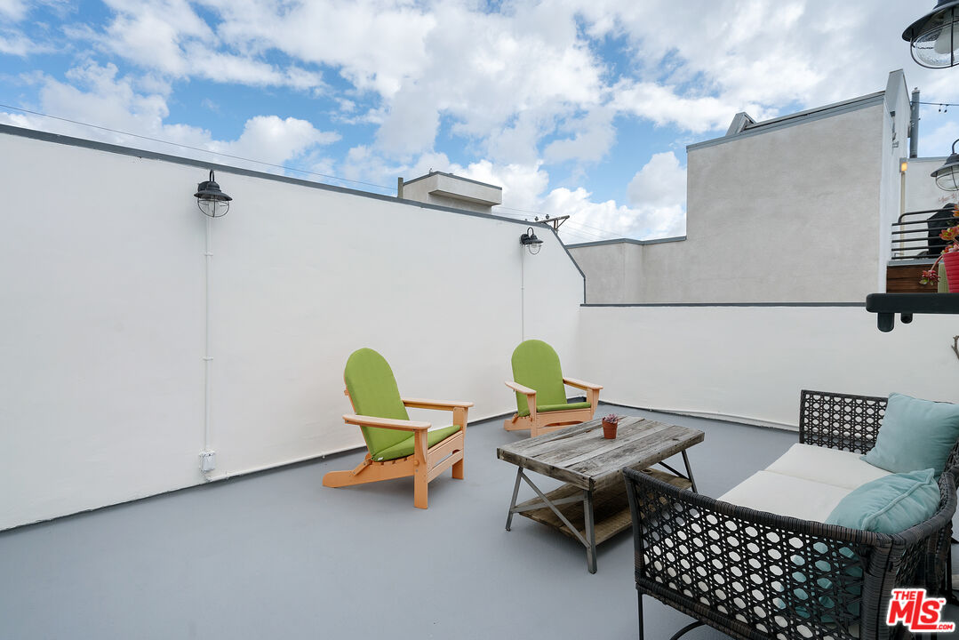 1239 23rd St Unit: 3