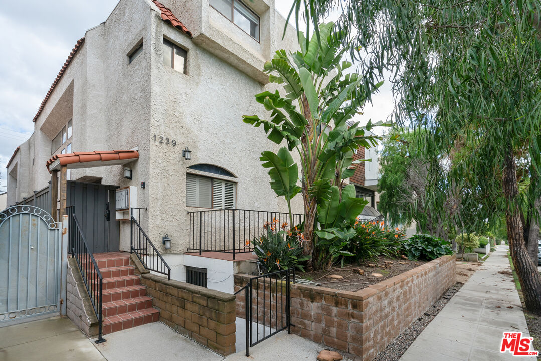 1239 23rd St Unit: 3