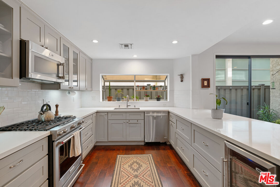 1239 23rd St Unit: 3