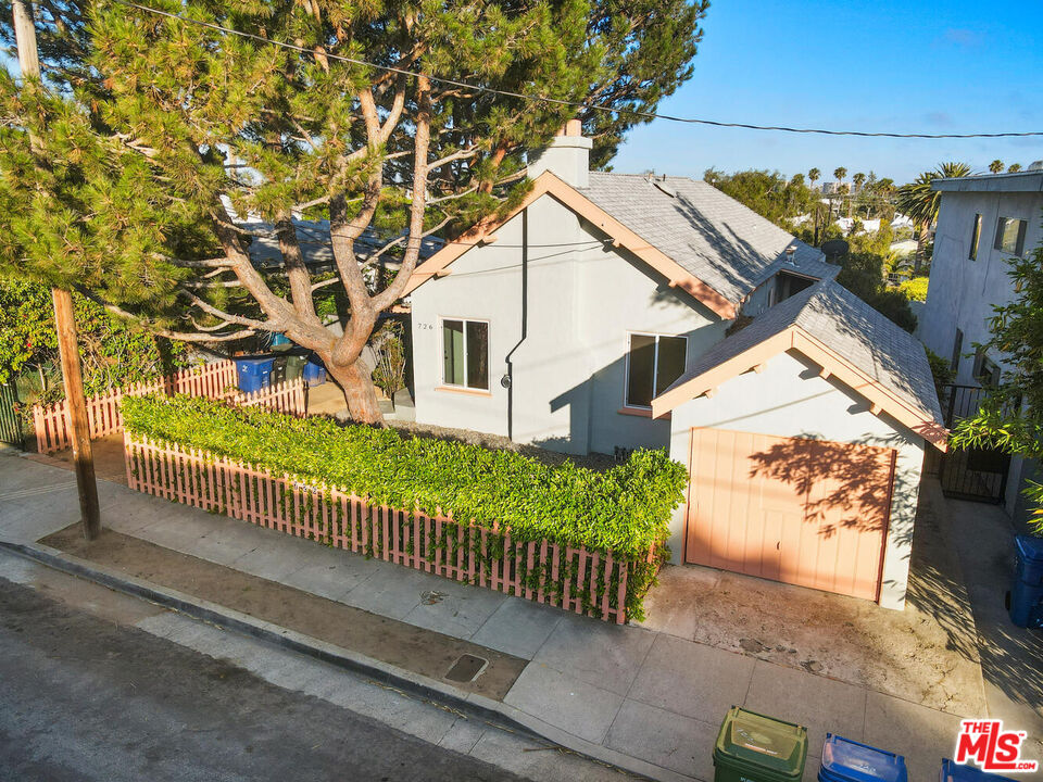 726 Pier Ave