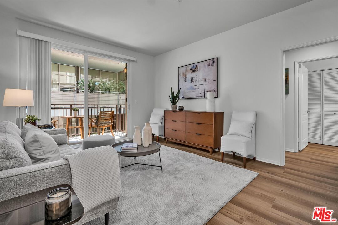 4060 Glencoe Ave Unit: 230