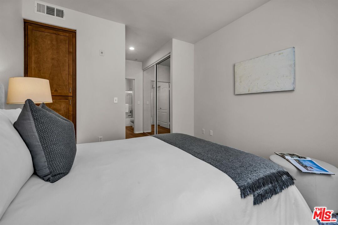 4060 Glencoe Ave Unit: 230