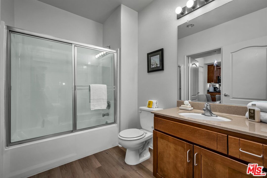 4060 Glencoe Ave Unit: 230