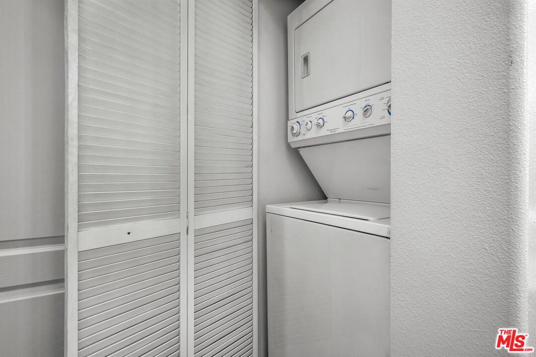 4060 Glencoe Ave Unit: 230