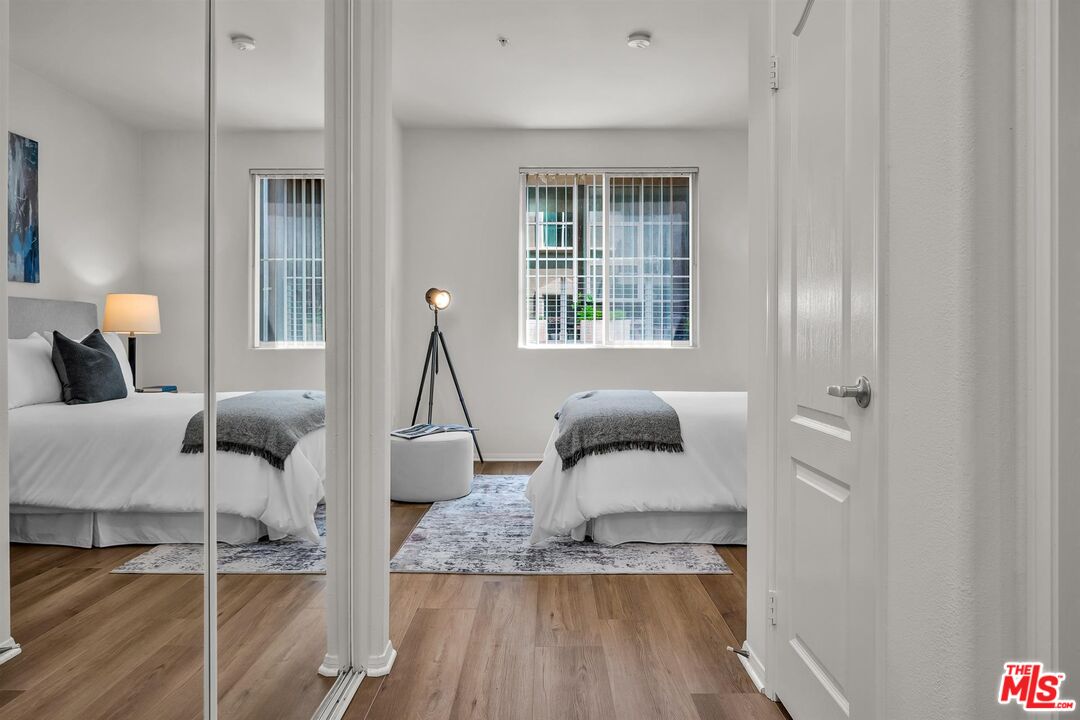 4060 Glencoe Ave Unit: 230