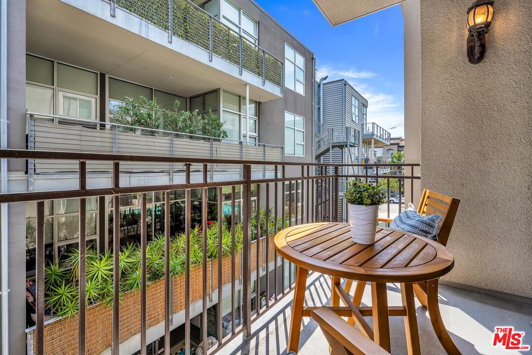 4060 Glencoe Ave Unit: 230