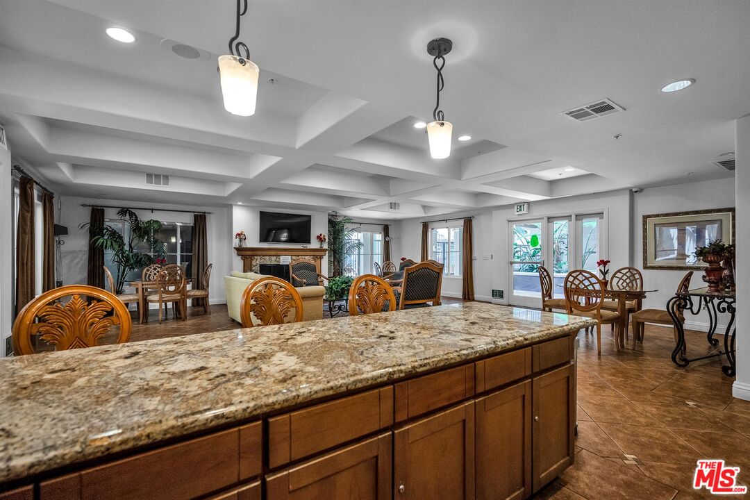 4060 Glencoe Ave Unit: 230