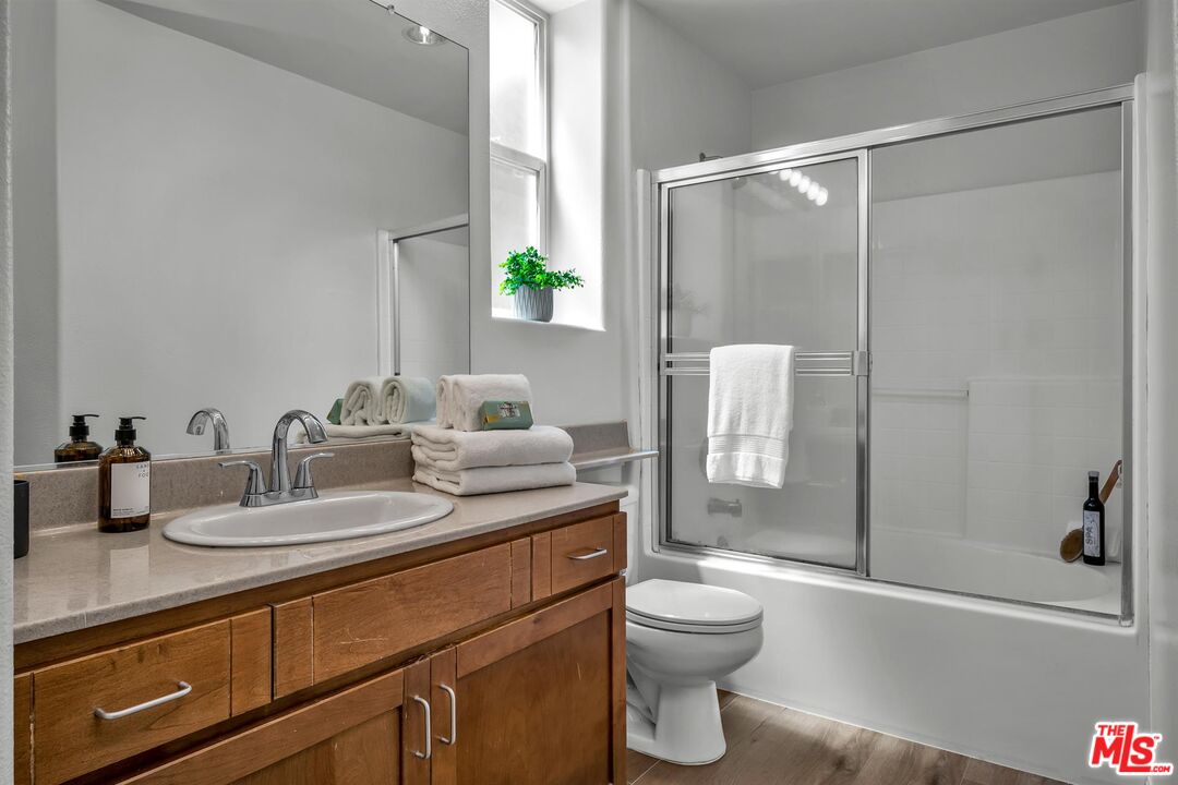 4060 Glencoe Ave Unit: 230