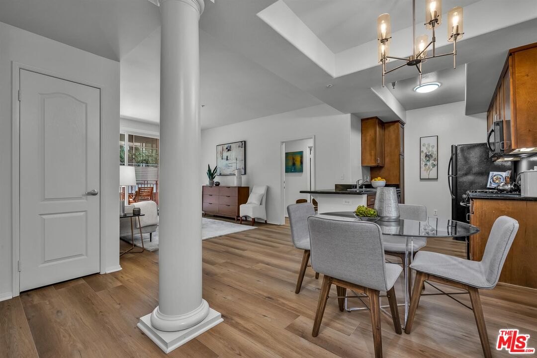 4060 Glencoe Ave Unit: 230