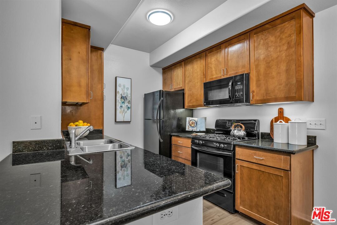 4060 Glencoe Ave Unit: 230