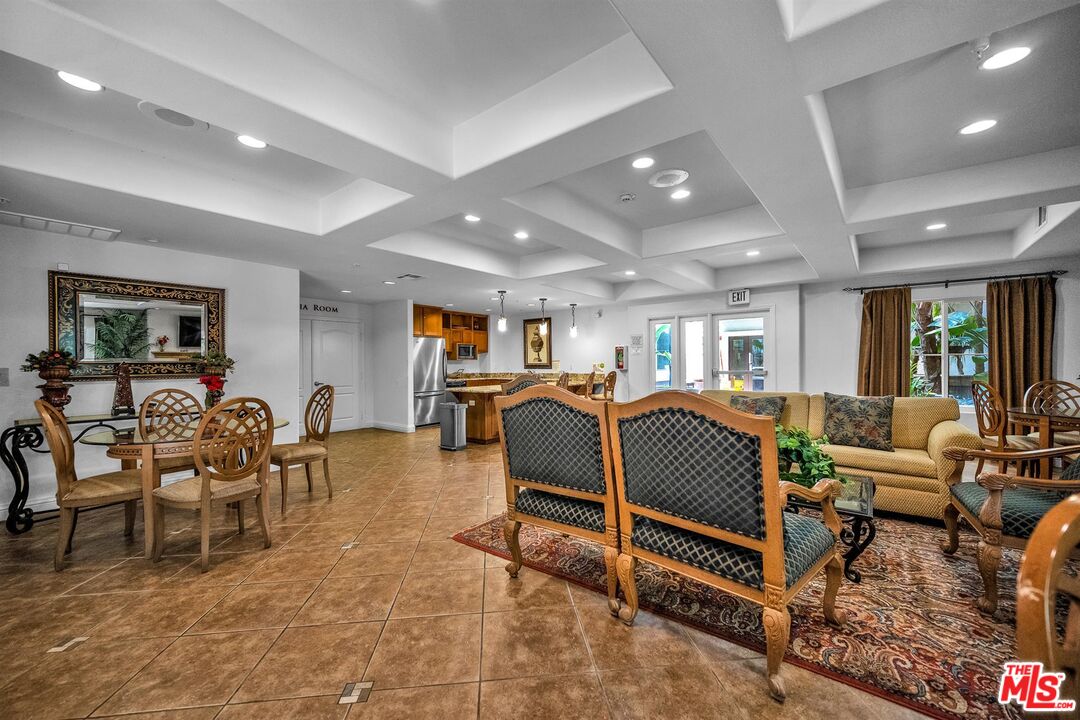 4060 Glencoe Ave Unit: 230