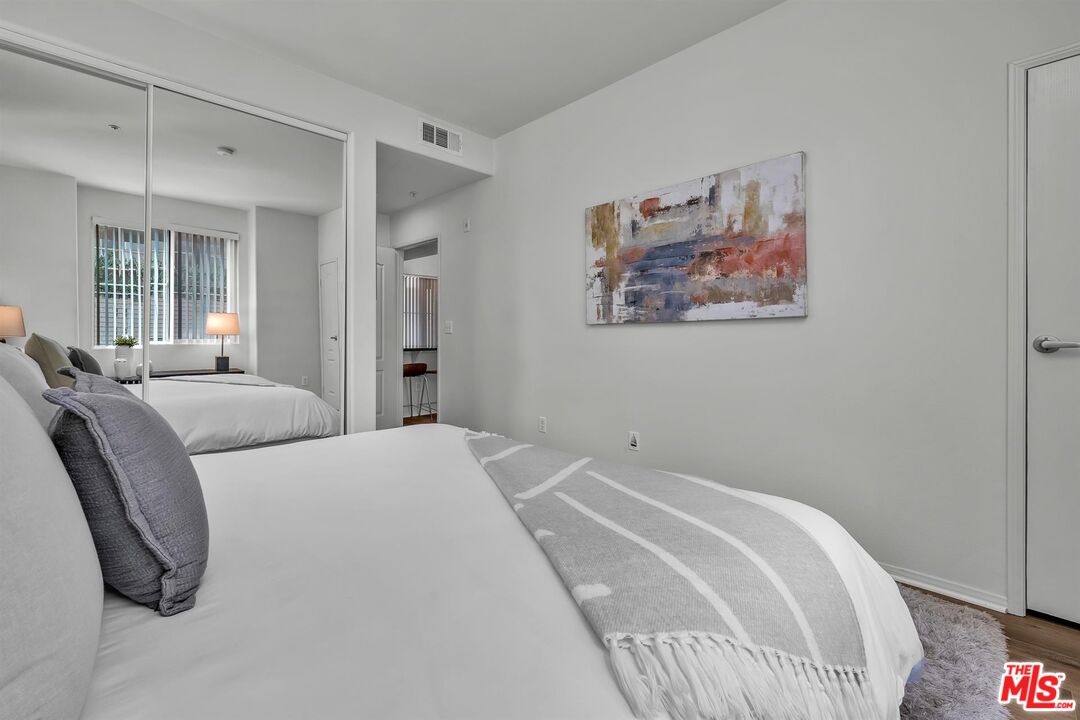 4060 Glencoe Ave Unit: 230