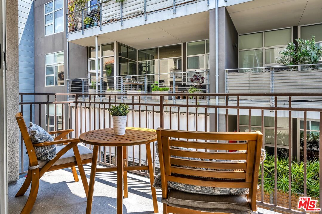 4060 Glencoe Ave Unit: 230