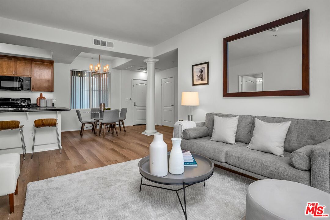 4060 Glencoe Ave Unit: 230