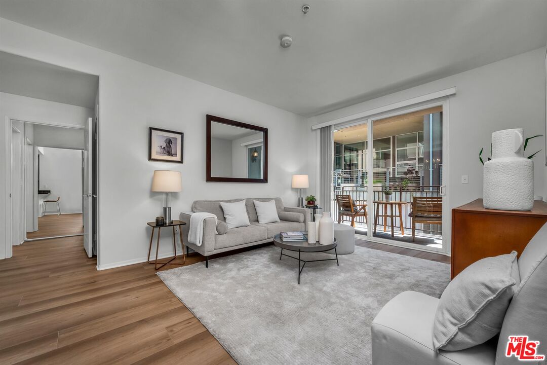 4060 Glencoe Ave Unit: 230