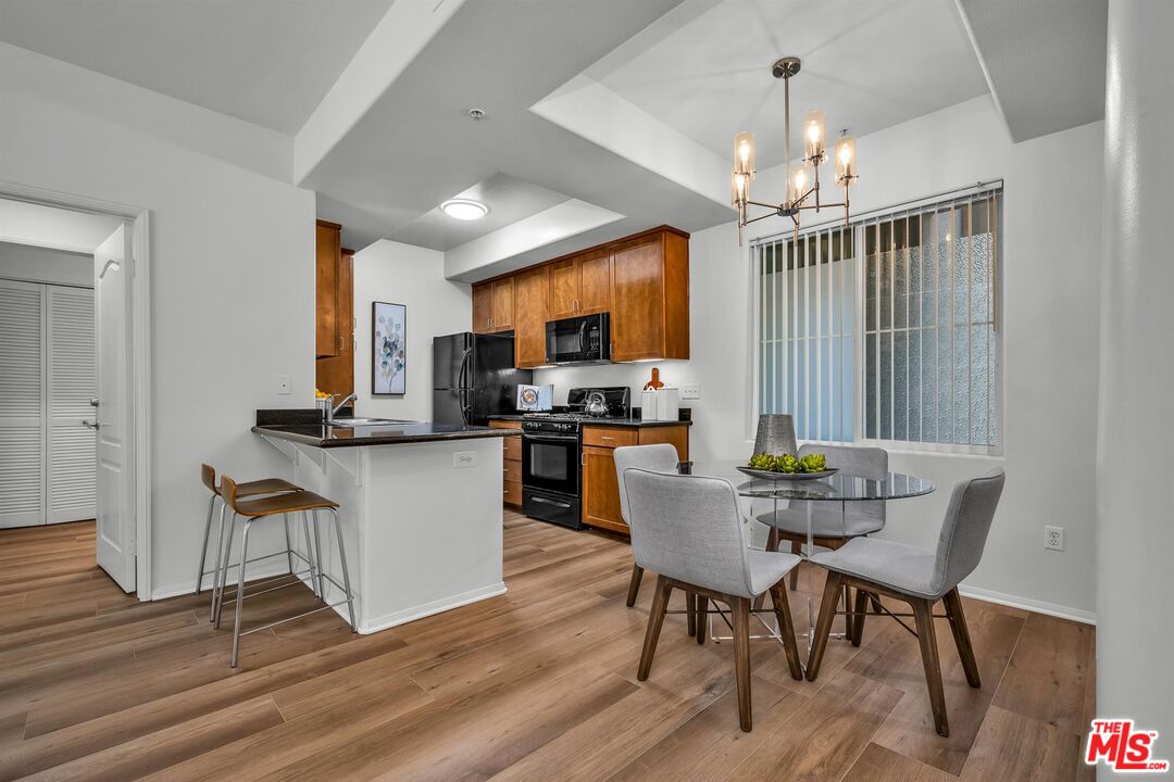 4060 Glencoe Ave Unit: 230