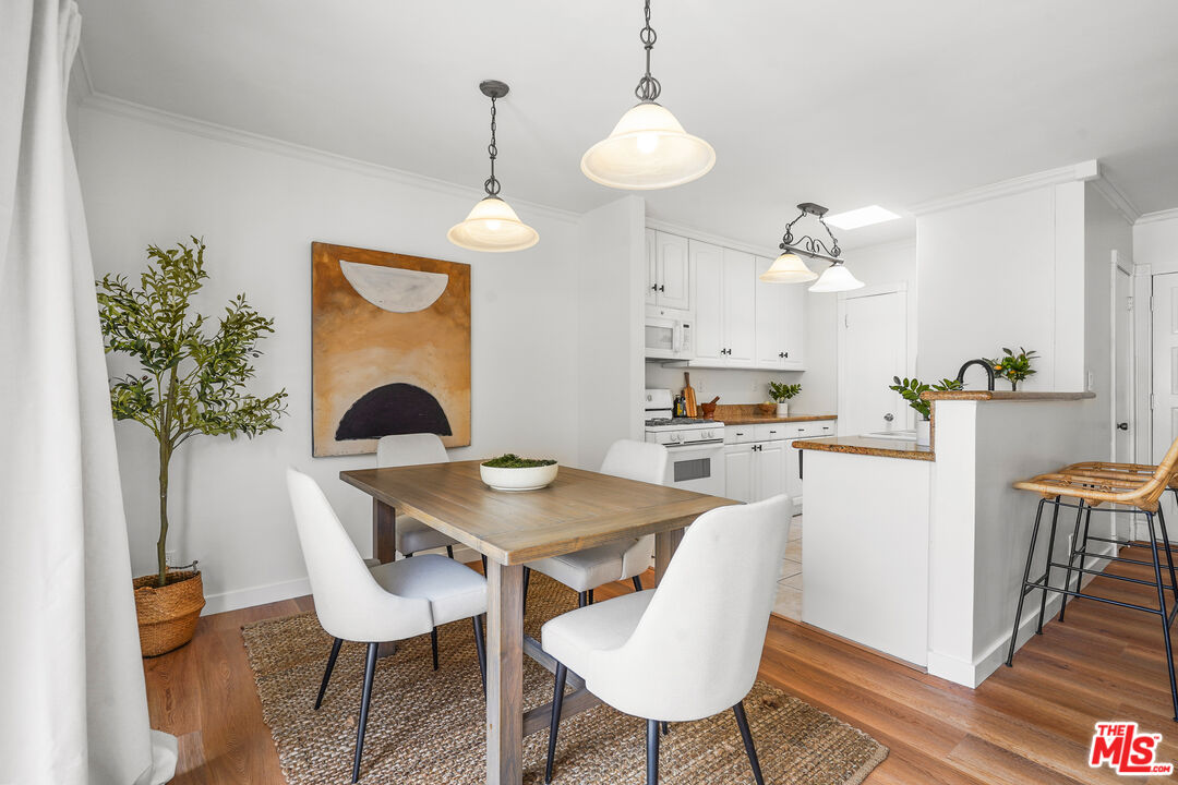 1020 Granville Ave Unit: 305