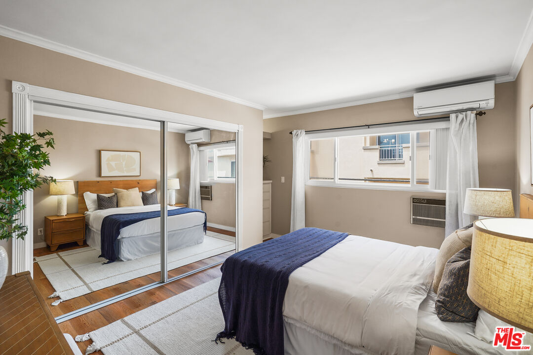 1020 Granville Ave Unit: 305