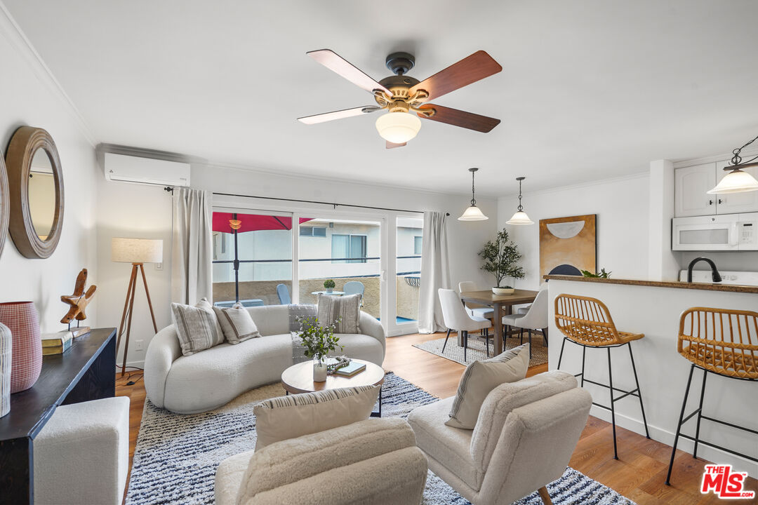 1020 Granville Ave Unit: 305