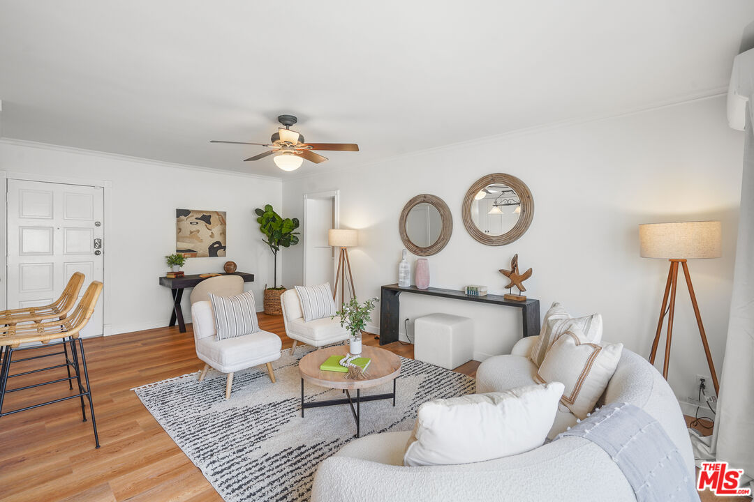 1020 Granville Ave Unit: 305