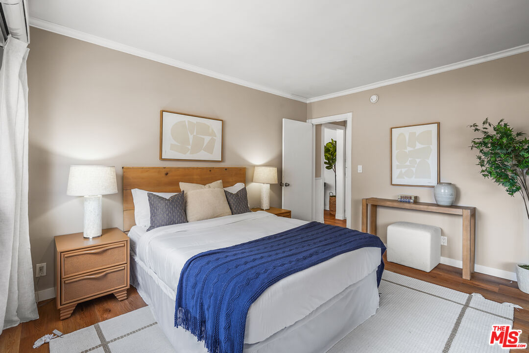 1020 Granville Ave Unit: 305