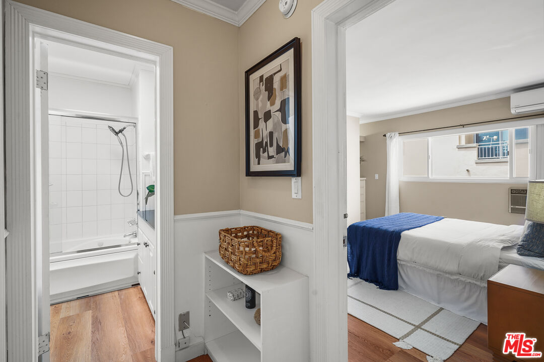 1020 Granville Ave Unit: 305