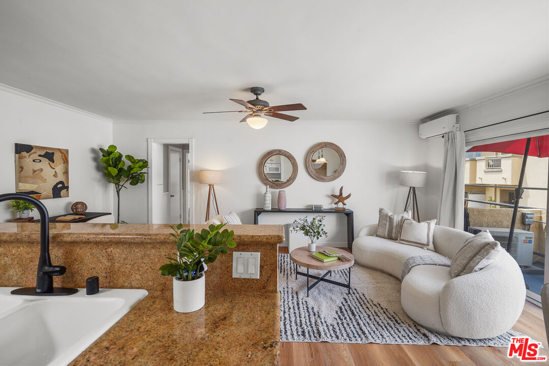 1020 Granville Ave Unit: 305