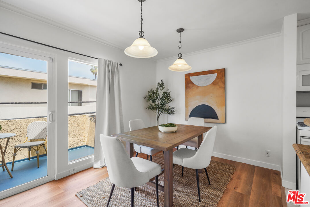 1020 Granville Ave Unit: 305