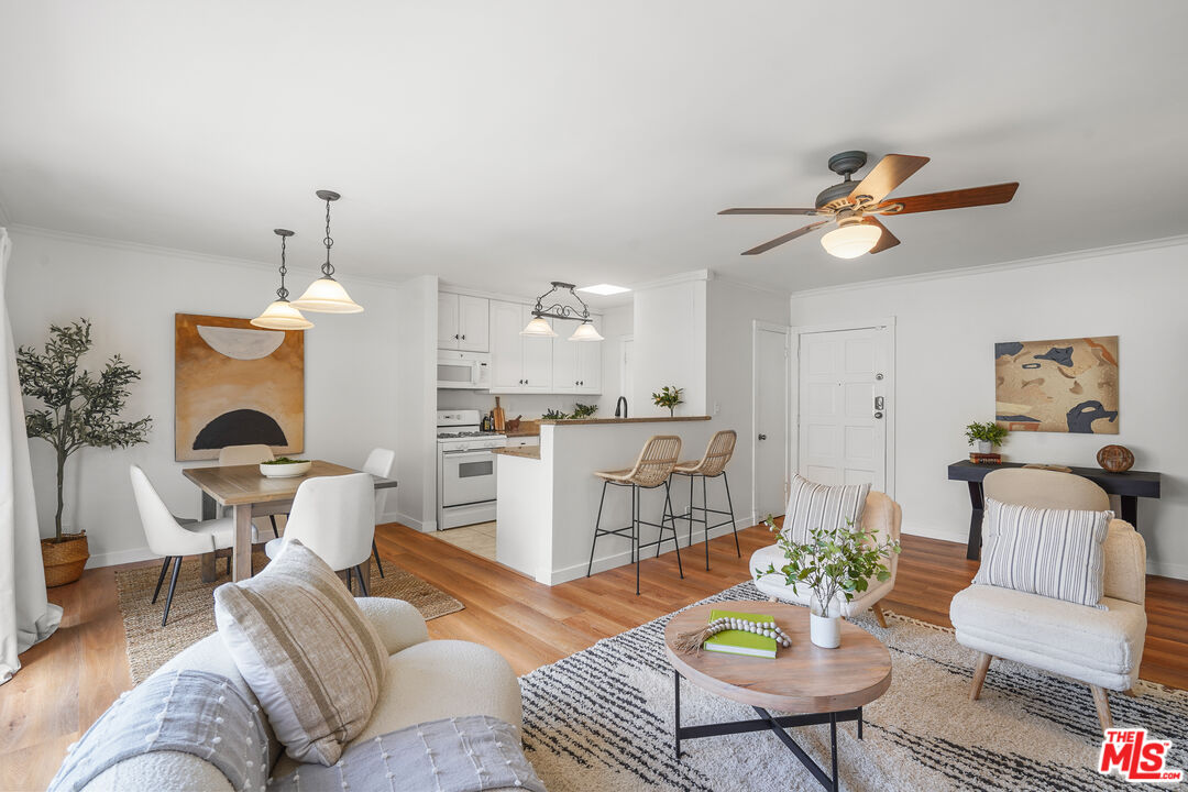 1020 Granville Ave Unit: 305